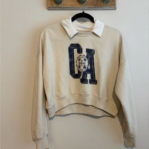 Hollister cropped sweater Cream with Navy blue logo white collar detail